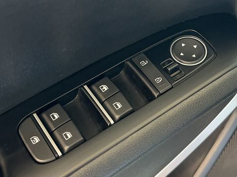 Used 2023 Kia Soul LX w/ Option Group 015 FWD image 14