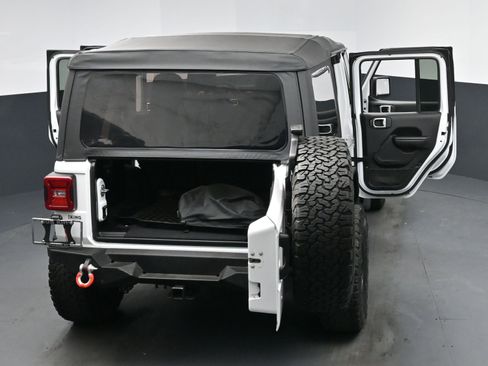 Used 2018 Jeep Wrangler Unlimited Rubicon w/ LED Lighting Group image 16