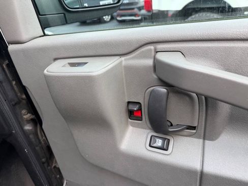Used 2017 Chevrolet Express 2500 RWD image 34