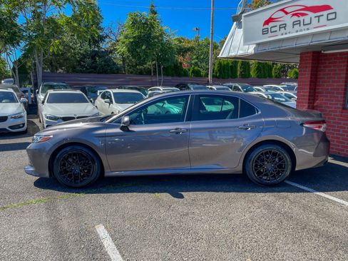 Used 2018 Toyota Camry LE image 8