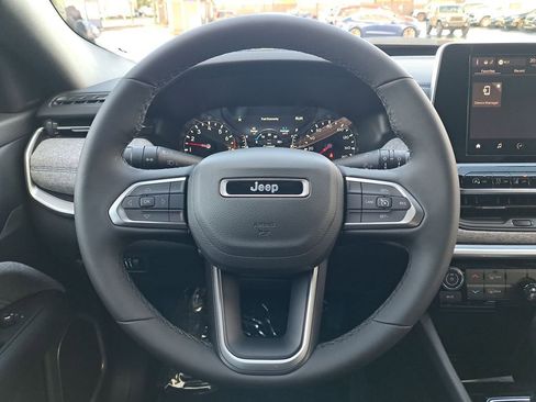 New 2026 Jeep Compass Latitude image 21