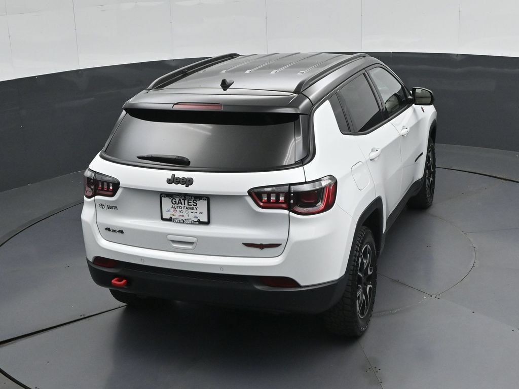 Used 2024 Jeep Compass Trailhawk AWD/4WD image 44