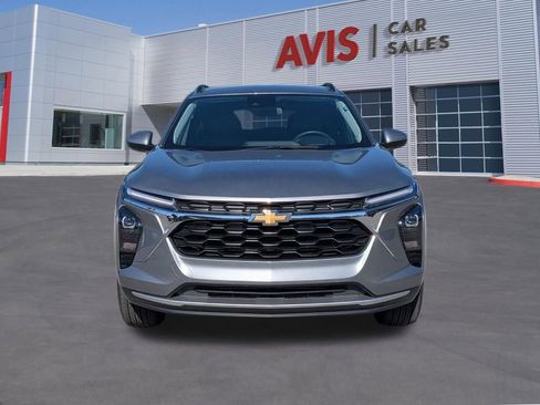 Used 2025 Chevrolet Trax LT w/ LT Convenience Package FWD image 2