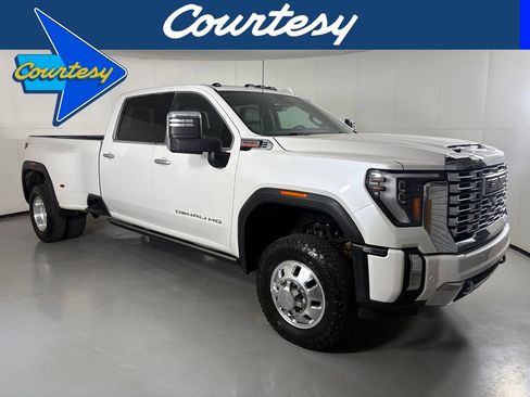 Used 2024 GMC Sierra 3500 Denali w/ Denali Reserve Package AWD/4WD image 1