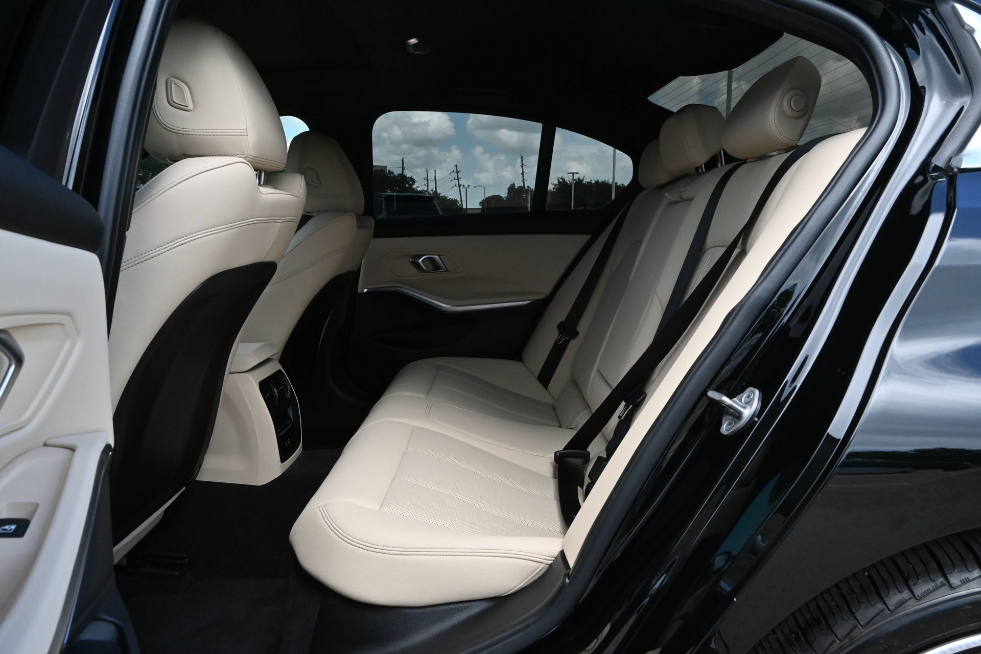Used 2024 BMW 330i Sedan w/ Convenience Package RWD image 21