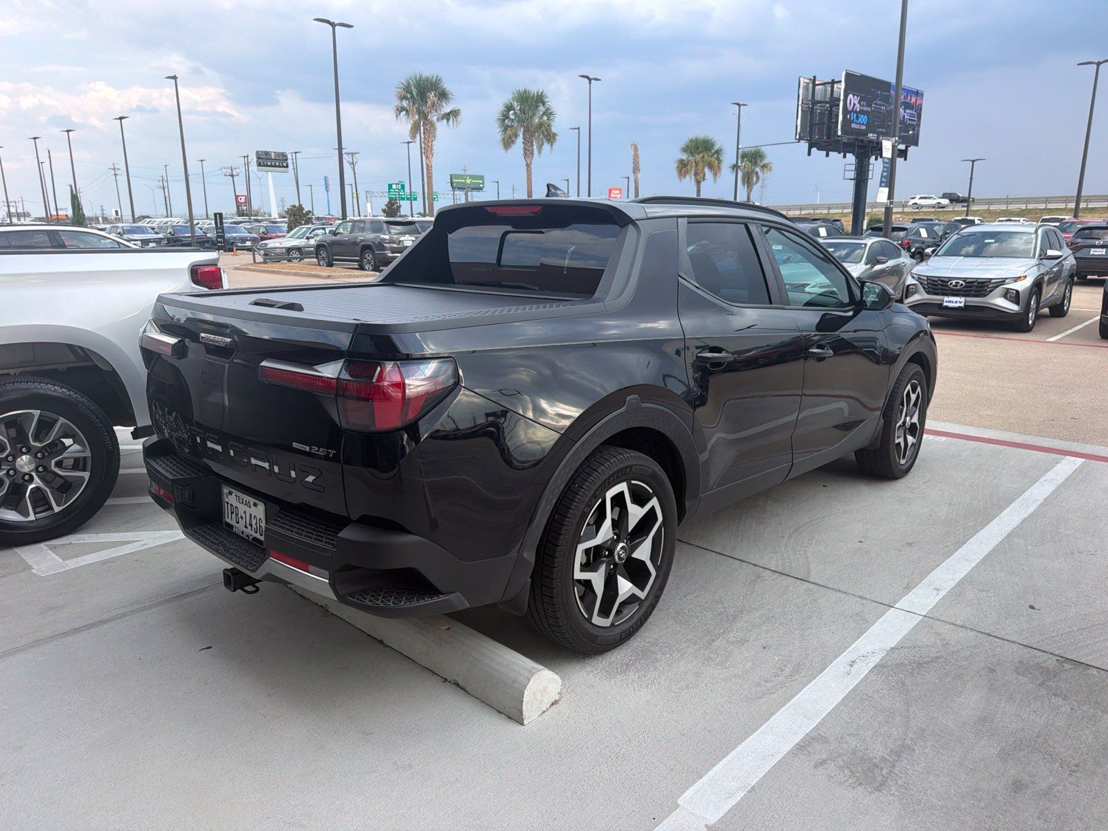 Used 2023 Hyundai Santa Cruz Limited w/ Cargo Package AWD/4WD image 5
