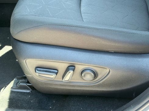 Used 2022 Toyota RAV4 XLE w/ Convenience Package FWD image 7