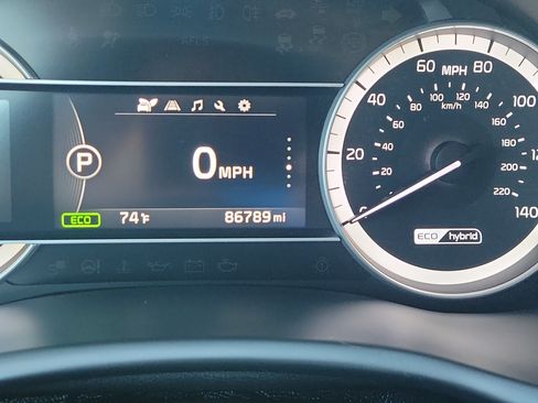 Used 2018 Kia Niro LX FWD image 23