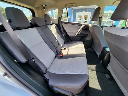 Used 2014 Toyota RAV4 LE image 19