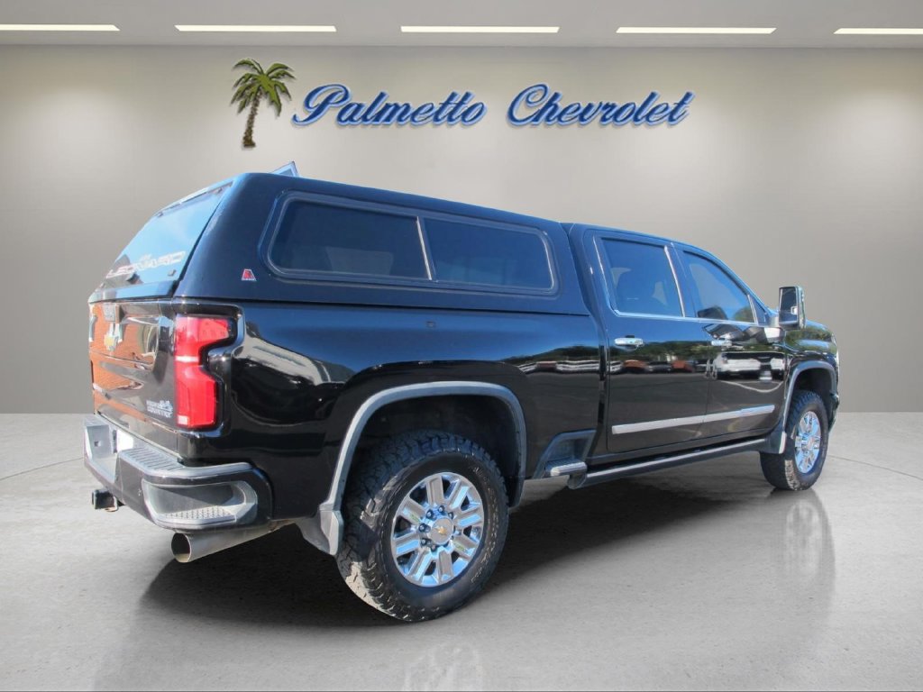 Used 2024 Chevrolet Silverado 2500 High Country w/ High Country Premium Package AWD/4WD image 3