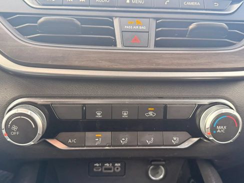 Used 2024 Nissan Altima 2.5 SV FWD image 24