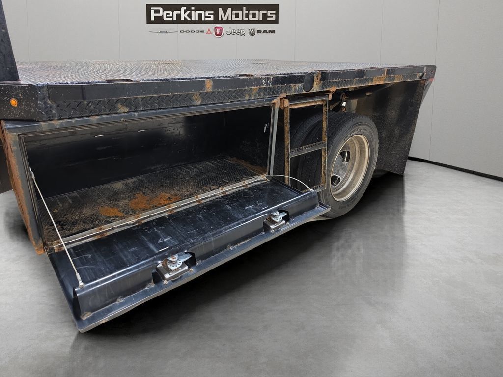 Used 2020 RAM 5500 Tradesman w/ Chrome Appearance Group AWD/4WD image 11