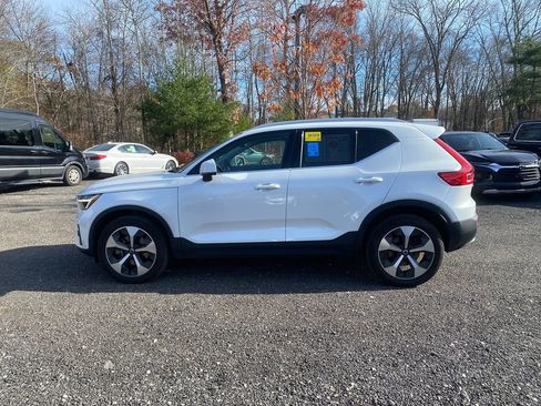 Used 2023 Volvo XC40 B5 Plus image 9