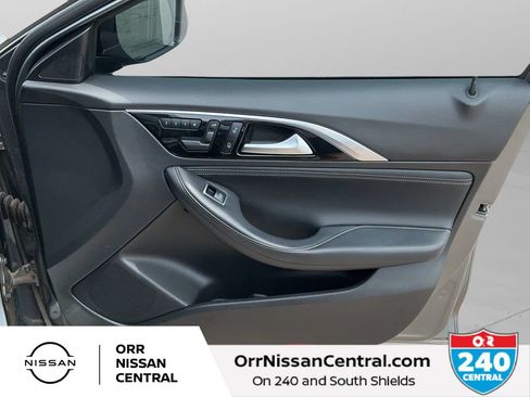 Used 2018 INFINITI QX30 AWD w/ Cargo Package image 10