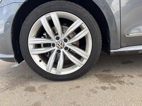 Used 2018 Volkswagen Passat 2.0T SEL Premium image 41