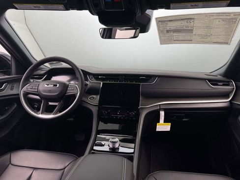 New 2025 Jeep Grand Cherokee Limited w/ Trailer Tow Package image 21