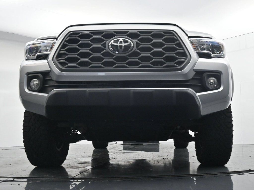 Used 2023 Toyota Tacoma TRD Off-Road w/ Technology Package AWD/4WD image 33