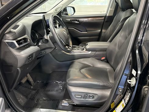 Used 2020 Toyota Highlander Limited image 8