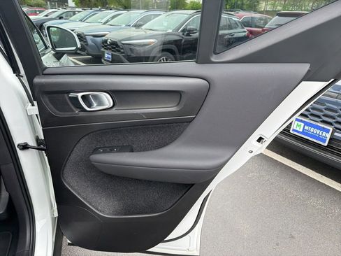 Used 2023 Volvo XC40 B5 Plus AWD/4WD image 13