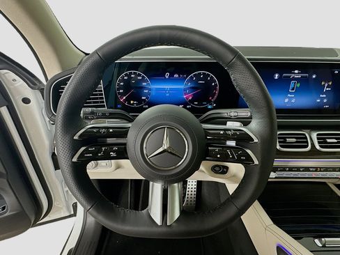 Used 2026 Mercedes-Benz GLS 450 4MATIC image 11