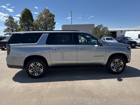 Used 2025 Chevrolet Suburban Z71 AWD/4WD image 6