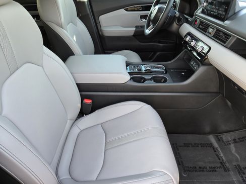 Certified 2025 Honda Pilot EX-L image 10