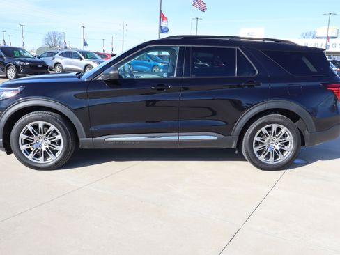 Used 2025 Ford Explorer Active w/ Active Comfort Package image 8