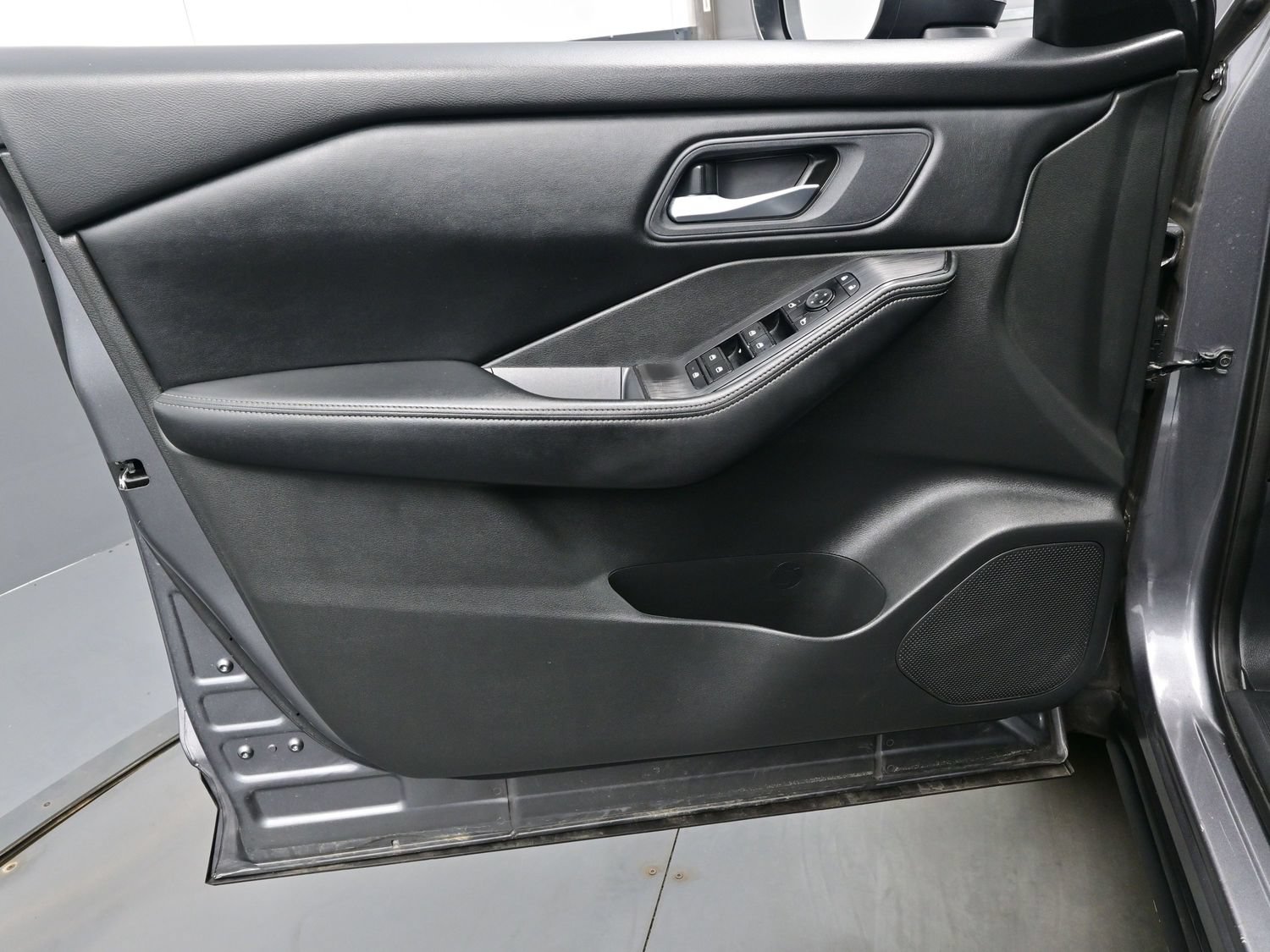 Used 2024 Nissan Rogue SV AWD/4WD image 12