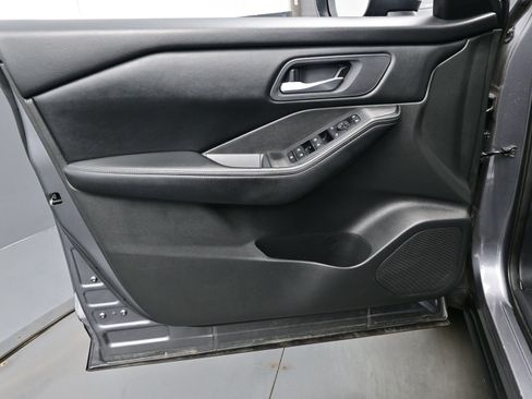 Used 2024 Nissan Rogue SV AWD/4WD image 12