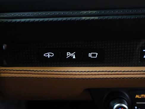 Used 2021 Ferrari F8 Tributo image 37