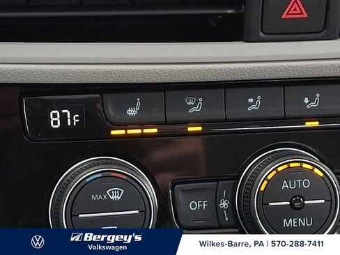 Used 2024 Volkswagen Jetta SE w/ Panoramic Sunroof Package image 26