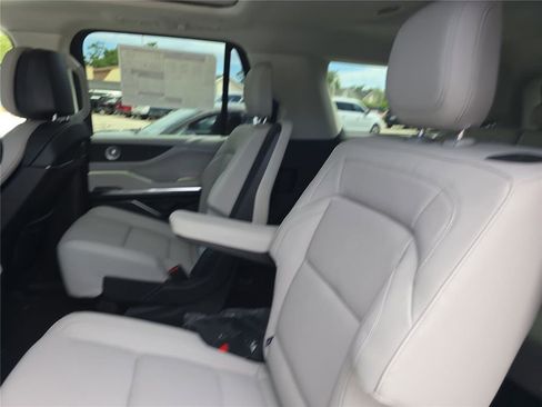New 2026 Lincoln Navigator L Reserve AWD/4WD image 16
