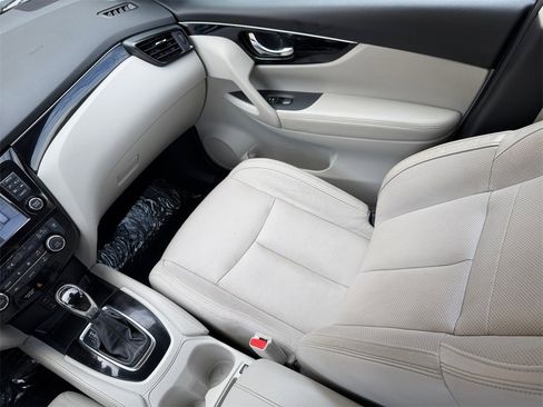 Used 2018 Nissan Rogue Sport SL w/ SL Premium Package image 17