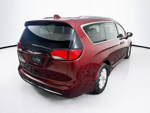 Used 2018 Chrysler Pacifica Touring-L FWD image 9