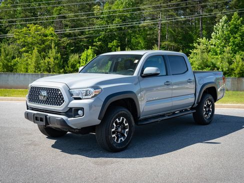 Used 2019 Toyota Tacoma TRD Off-Road AWD/4WD image 3