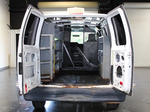 Used 2009 Ford E-350 and Econoline 350 Super Duty RWD image 23