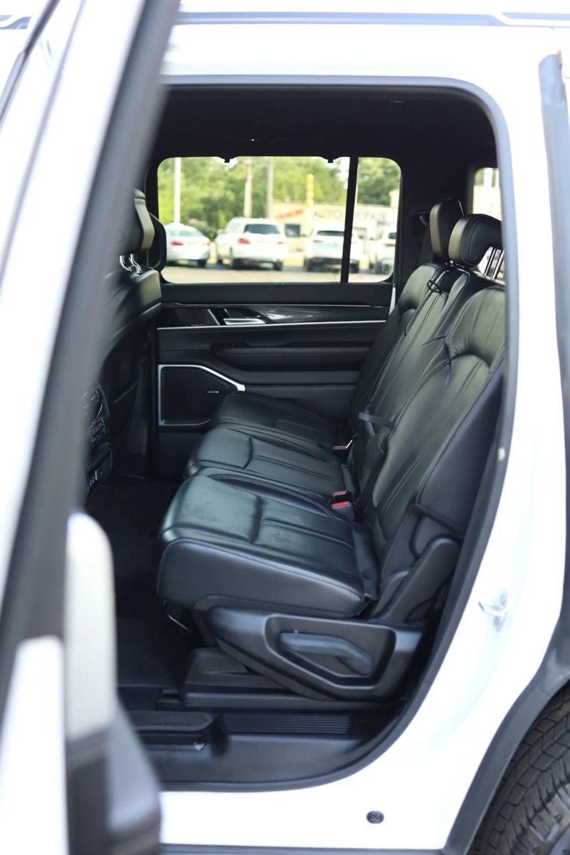 Used 2022 Jeep Wagoneer Series I w/ Convenience Group I AWD/4WD image 31