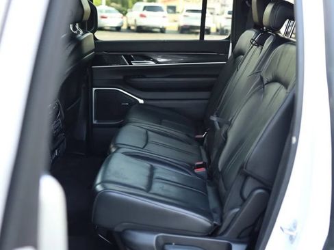 Used 2022 Jeep Wagoneer Series I w/ Convenience Group I AWD/4WD image 31