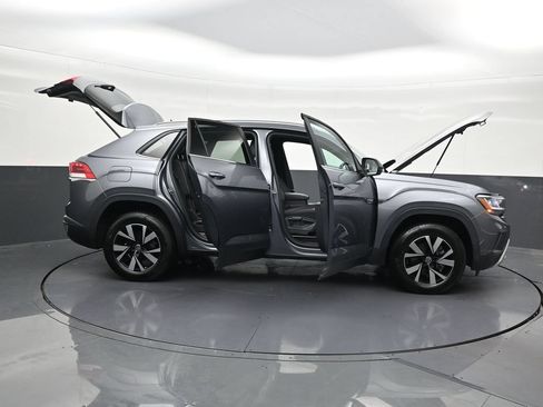 Used 2022 Volkswagen Atlas Cross Sport SE FWD image 37