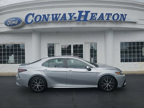 Used 2021 Toyota Camry SE FWD image 1