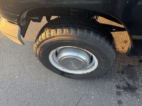 Used 2001 Ford E-250 and Econoline 250 image 12