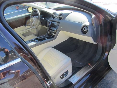 Used 2018 Jaguar XJ L Portfolio image 21