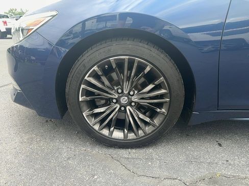 Used 2017 Nissan Maxima Platinum w/ Medallion Package image 9