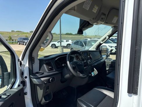 Used 2025 Ford Transit 250 148 Medium Roof RWD image 19