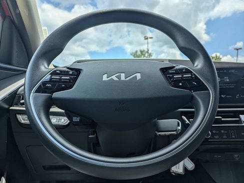 Used 2025 Kia Niro LX FWD image 21