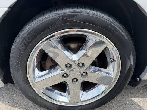 Used 2011 Dodge Avenger Lux FWD image 20