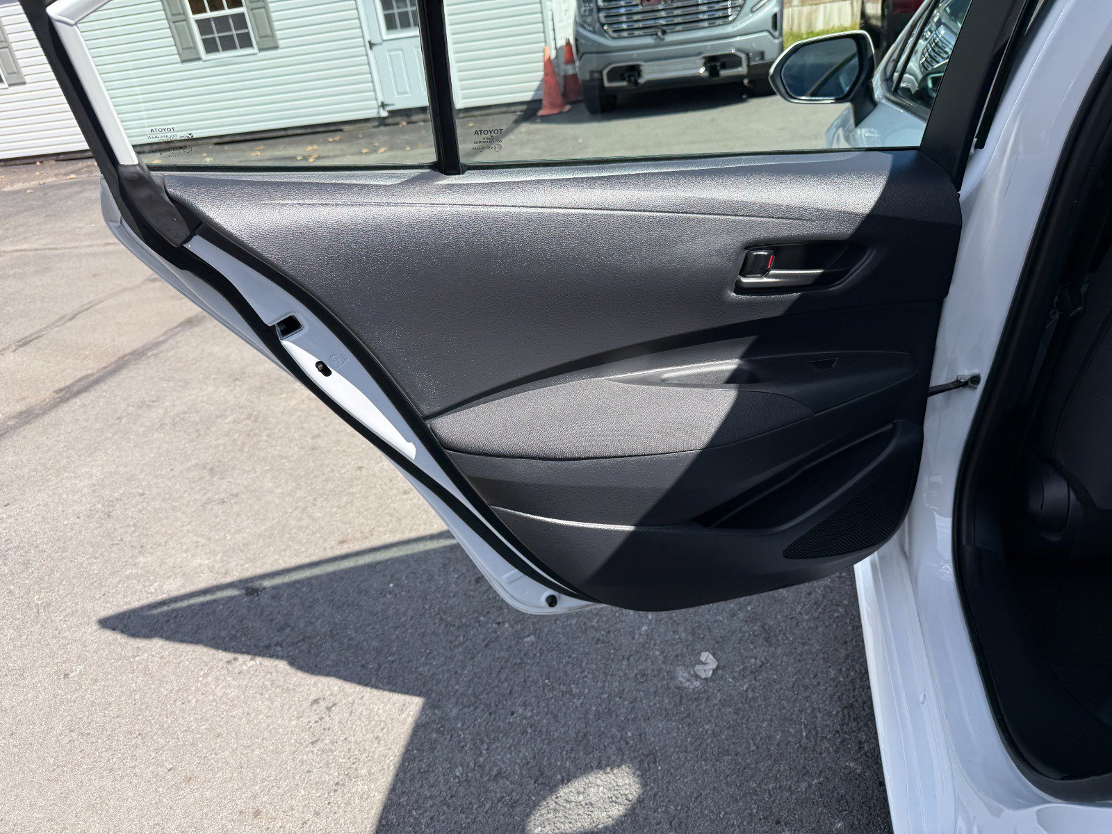 Used 2025 Toyota Corolla LE FWD image 17