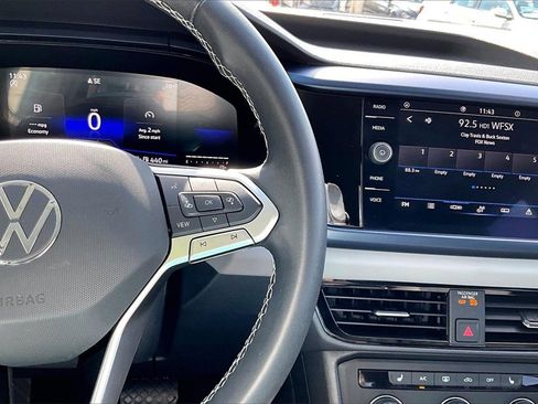 Certified 2022 Volkswagen Taos SE image 25