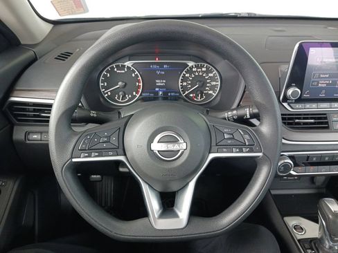 Used 2024 Nissan Altima 2.5 SV FWD image 17