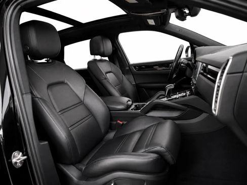 Used 2019 Porsche Cayenne AWD/4WD image 10